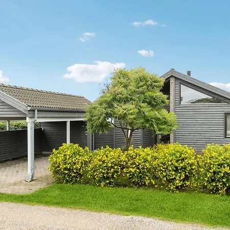 Gorgeous In With Kitchen Semesterbostad *